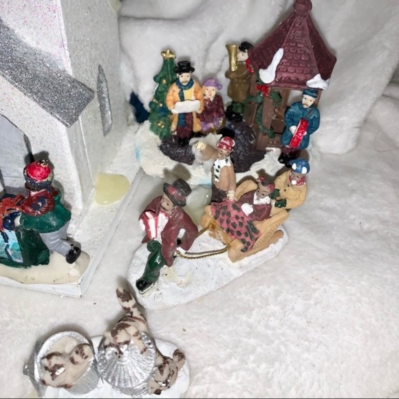 Make an OFFER Colossal CHRISTMAS READY VILLAGE, Villagers, Ornaments, Trees - Picture 13 of 17